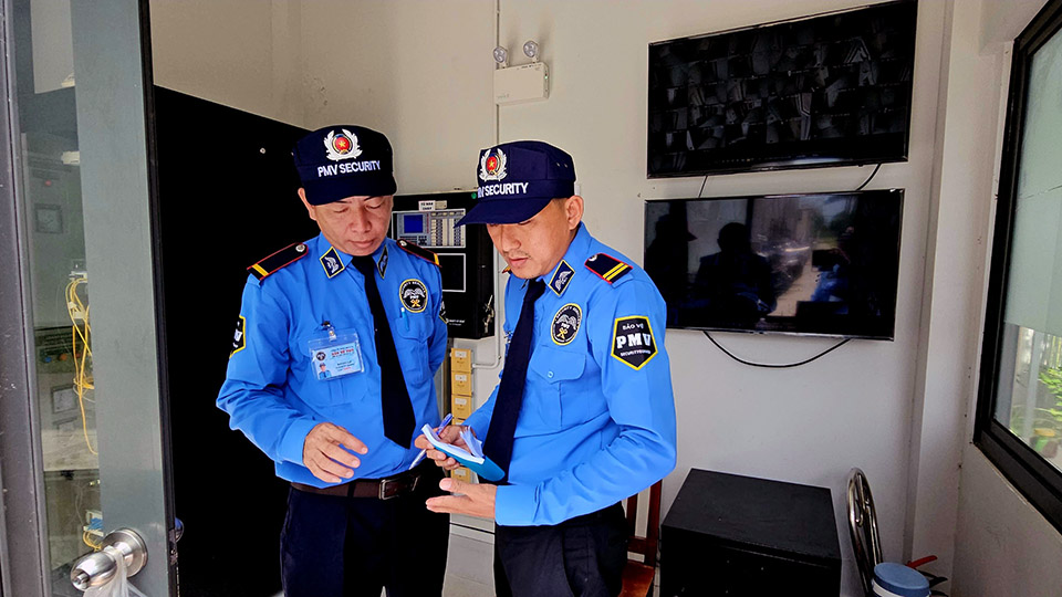 Operational security service and Identication of clients requirements