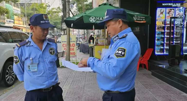 Store Security Guards need attention from management when starting at assigned locations.